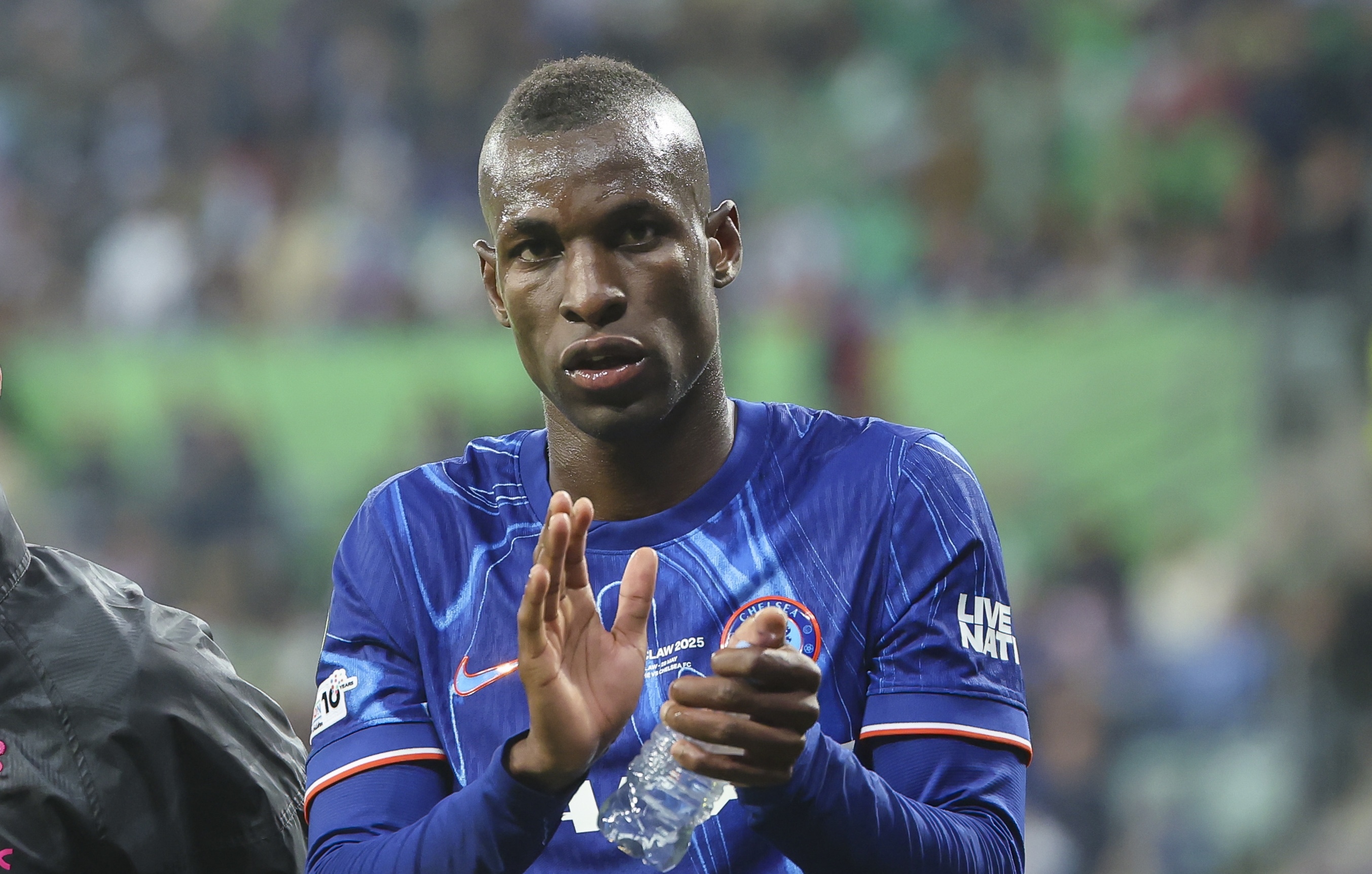 关于清晨英超传出新动向，曼联战术微调，管理层表态——目标明确，资深球员宣示担当的信息